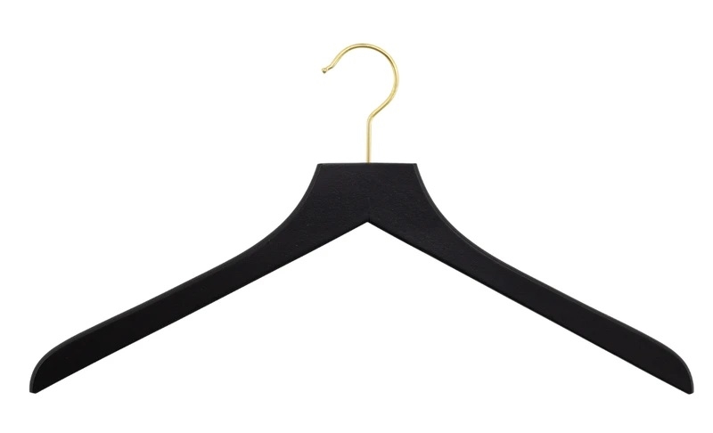 Kleshenger til gensere og skjorter i sortlakkert bøk med krok i gull Art 45PLAN-5